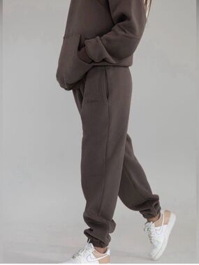 Comfrt Signature Sweatpants - NWB - Chocolate- M